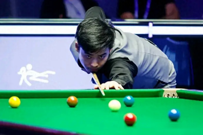 他与罗伯逊 他与罗伯逊